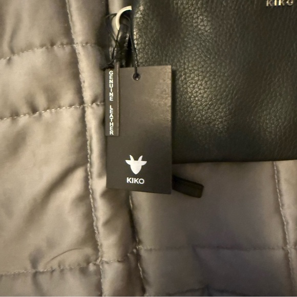 Kiko Black Leather Wallet with Pebbled Texture and Zipper Closure - Picture 2 of 6